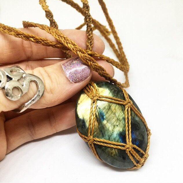 Labradorite Macrame Pendant - Lost Cosmos